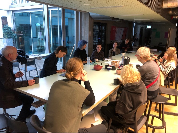 Students and faculty members meeting over a morning coffee to discuss the concept of the grand tour. EKA, 2024 Photo credits: Gregor Taul
